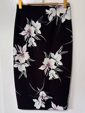 Dynamite| Black & Orchid Floral Knit to-the-Knee Pencil Skirt Sz XS